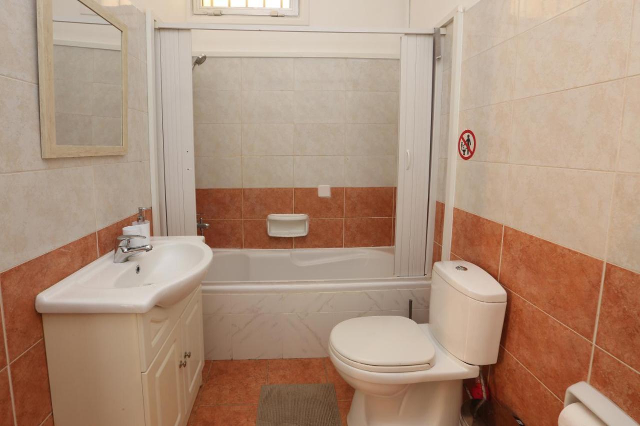 Cozy Holiday Apartment In Larnaca Near Foinikoudes Exteriör bild